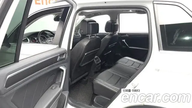 Volkswagen Tiguan 2019 — Photo 5/20