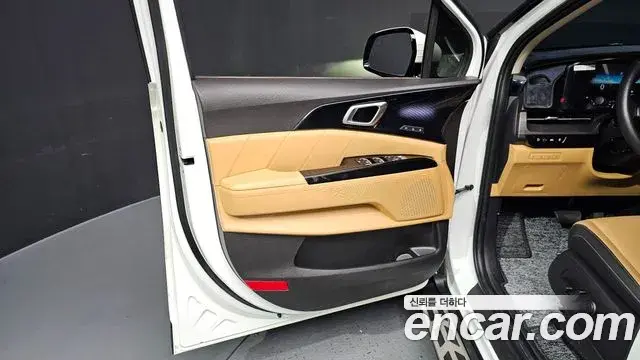 Kia Carnival 2023 — Photo 24/35