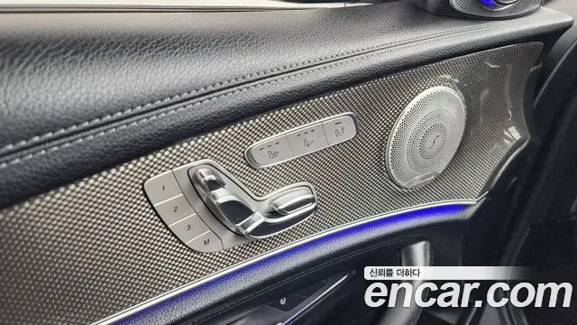 Mercedes-Benz E-Class 2019 — Photo 23/36