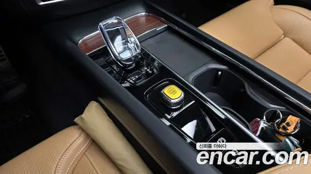 Volvo S60 2024 — Photo 18/32
