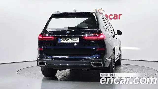 BMW X7 2021 — Photo 26/32