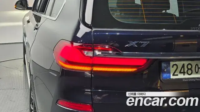 BMW X7 2021 — Photo 8/32
