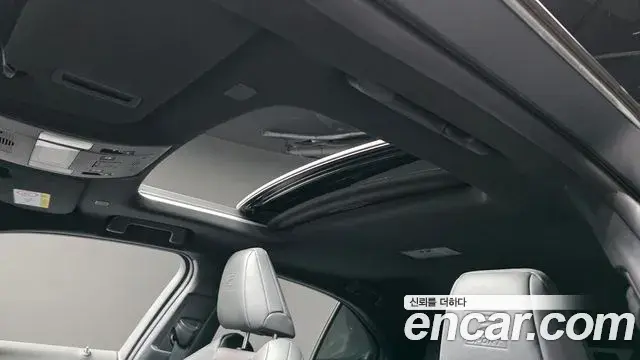 Lexus UX250h 2023 — Photo 14/20