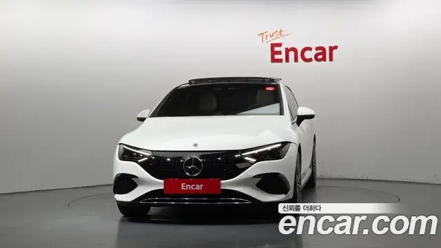 Mercedes-Benz EQE 2023 — Photo 19/32