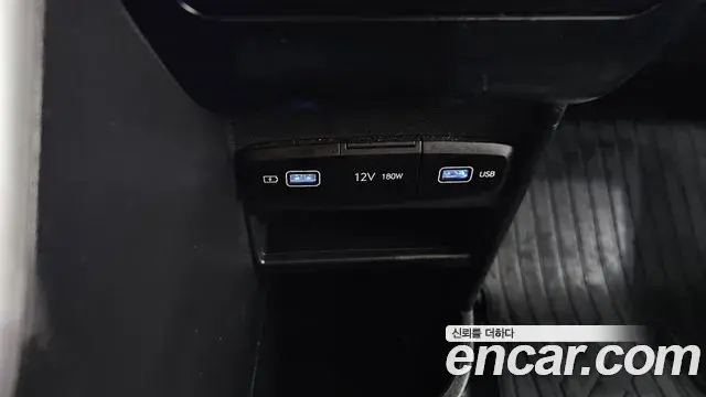 Hyundai Staria 2023 — Photo 5/31