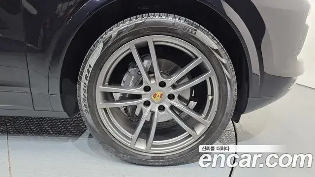 Porsche Cayenne 2019 — Photo 28/32