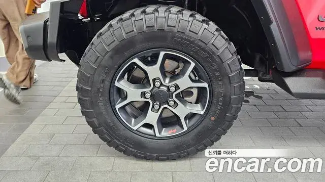 Jeep Wrangler 2021 — ფოტო 8/29