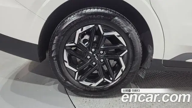 Kia Carnival 2023 — ფოტო 14/32