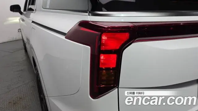 Kia Carnival 2023 — ფოტო 11/32