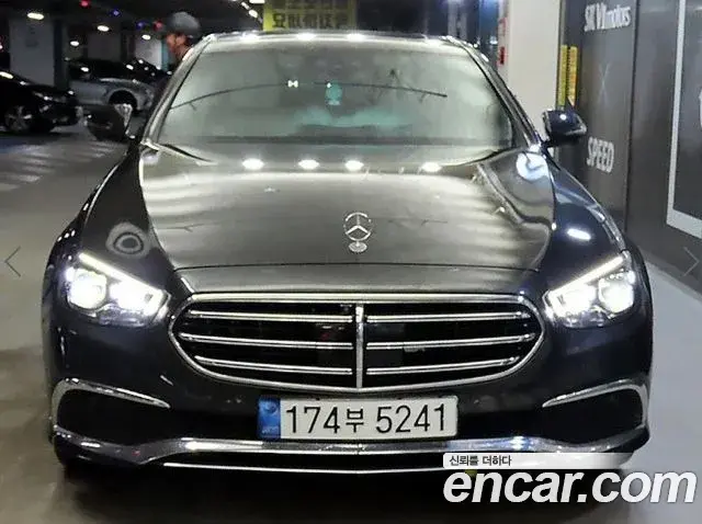 Mercedes-Benz E-Class 2021 — Photo 2/20