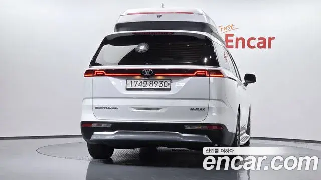 Kia Carnival 2021 — Фото 4/20