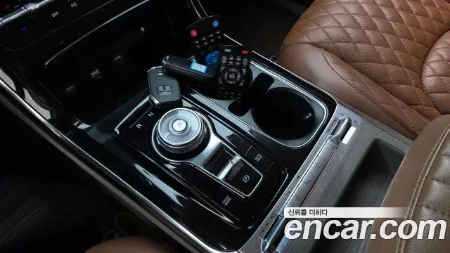 Kia Carnival 2021 — Фото 8/20