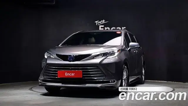 Toyota Sienna 2023 — Şəkil 26/32