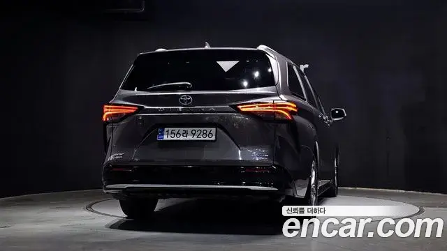 Toyota Sienna 2023 — Şəkil 22/32