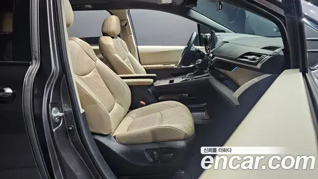 Toyota Sienna 2023 — Şəkil 13/32
