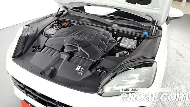 Porsche Cayenne 2025 — Photo 29/33