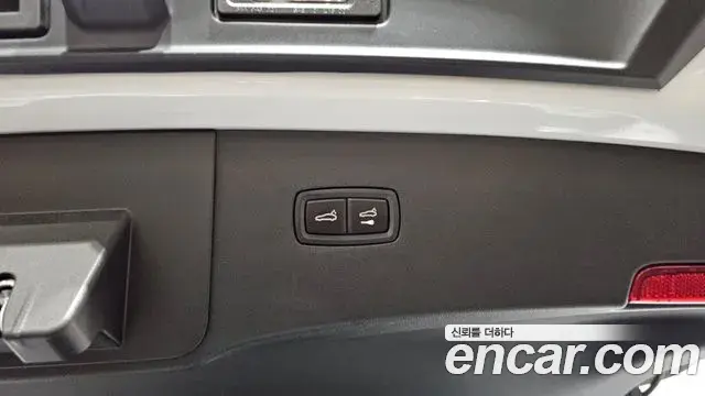 Porsche Cayenne 2025 — Photo 27/33