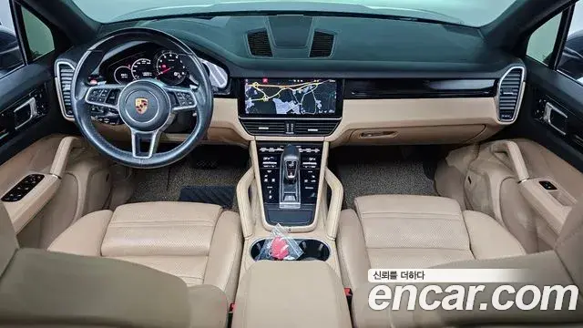 Porsche Cayenne 2020 — ფოტო 13/20