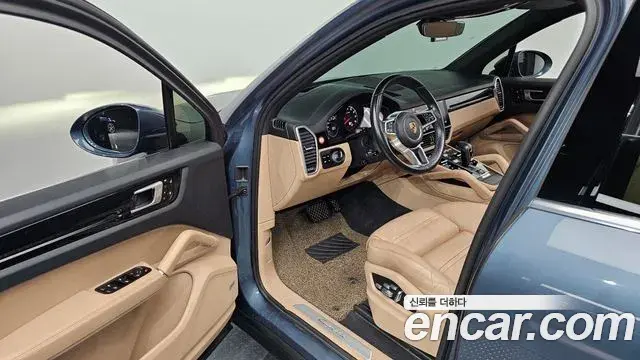 Porsche Cayenne 2020 — ფოტო 18/20