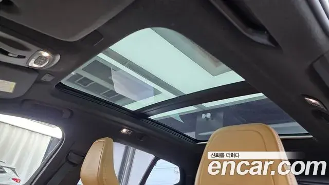 Volvo XC40 2020 — Şəkil 16/33