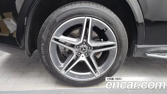 Mercedes-Benz GLS-Class 2022 — Photo 19/34
