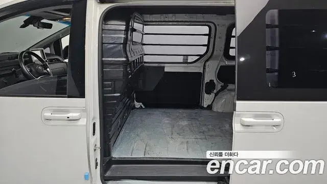 Hyundai Staria 2021 — Şəkil 28/30