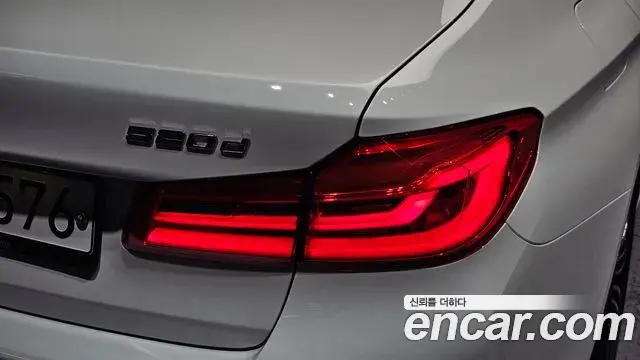 BMW 5 Series 2020 — ფოტო 25/31