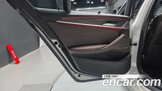 BMW 5 Series 2020 — ფოტო 14/31