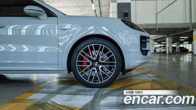 Porsche Cayenne 2025 — Photo 11/18
