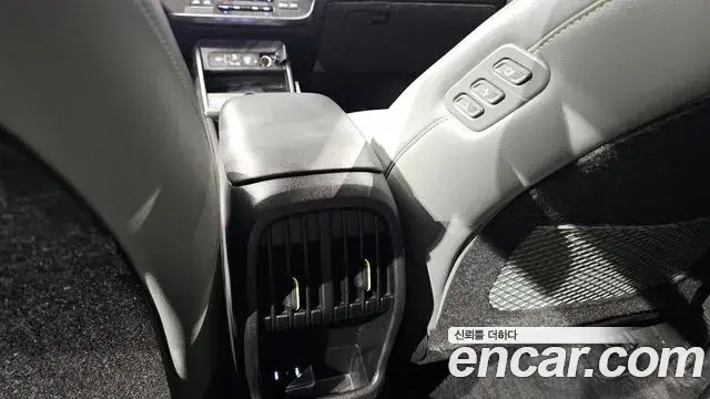 Hyundai Kona Hybrid 2023 — Photo 32/36