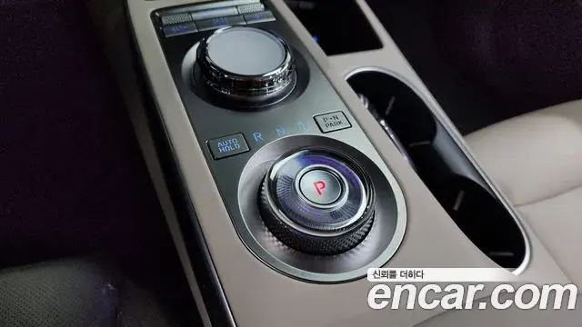 Genesis GV70 2021 — Photo 17/20