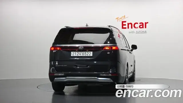 Kia Carnival 2021 — ფოტო 4/20