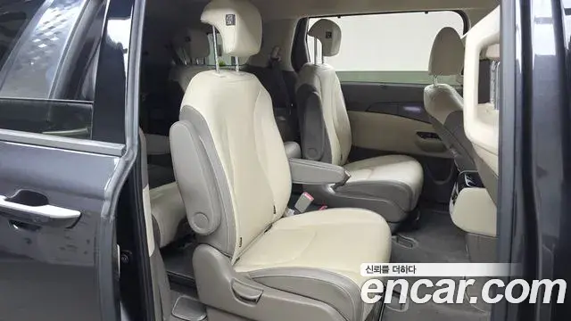 Kia Carnival 2021 — ფოტო 12/20
