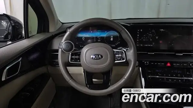 Kia Carnival 2021 — ფოტო 13/20