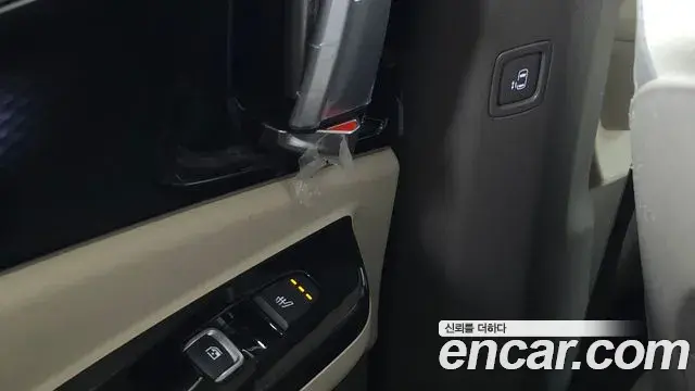 Kia Carnival 2021 — ფოტო 19/20