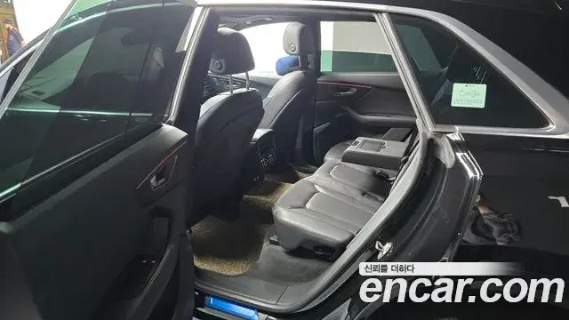 Audi Q8 2021 — ფოტო 5/20