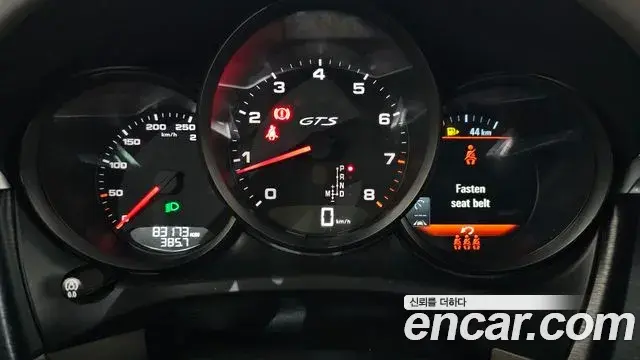 Porsche Macan 2021 — ფოტო 8/38