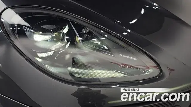 Porsche Macan 2021 — ფოტო 6/38