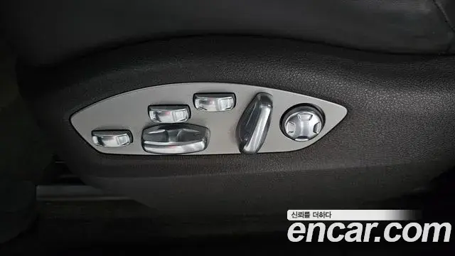 Porsche Macan 2021 — ფოტო 16/38