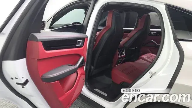 Porsche Cayenne 2022 — ფოტო 3/33