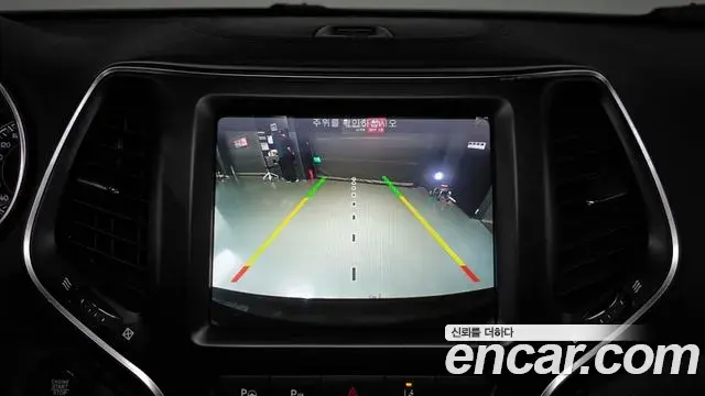 Jeep Cherokee 2019 — Şəkil 16/36