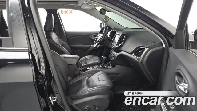 Jeep Cherokee 2019 — Şəkil 21/36