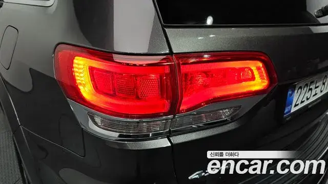 Jeep Grand Cherokee 2020 — Şəkil 23/35