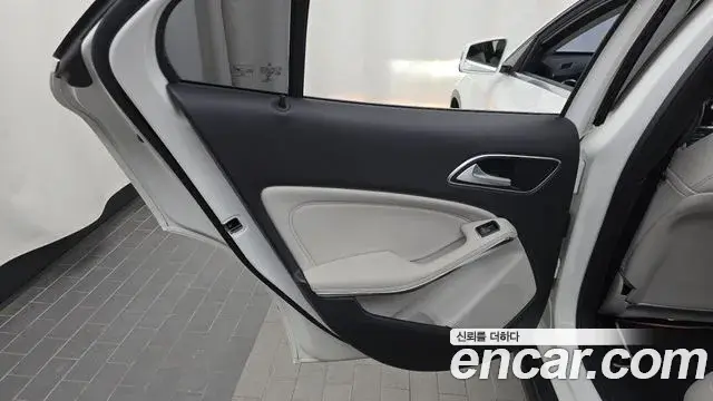 Mercedes-Benz GLA-Class 2019 — Photo 23/34
