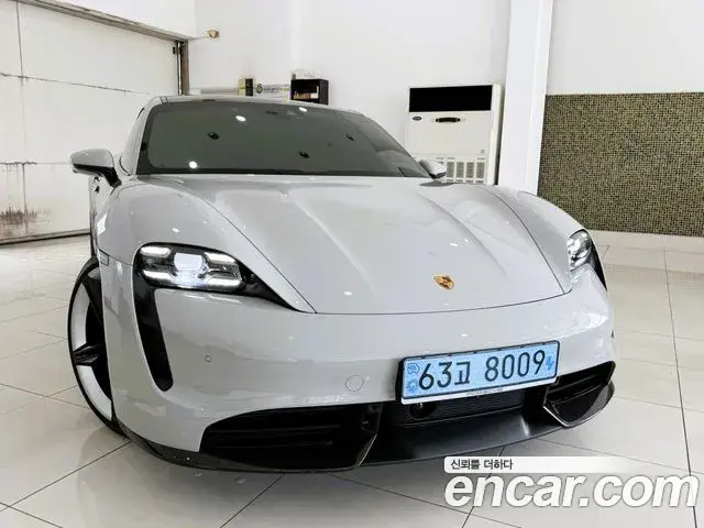 Porsche Taycan 2022 — ფოტო 7/20