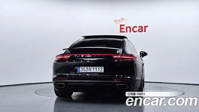 Porsche Panamera 2018 — ფოტო 14/20