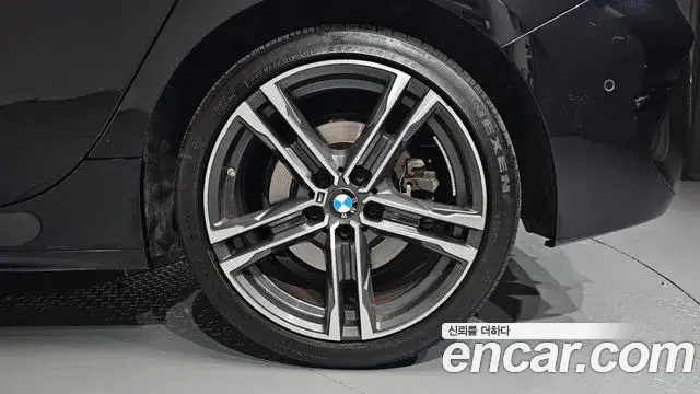 BMW 1 Series 2021 — Şəkil 22/32