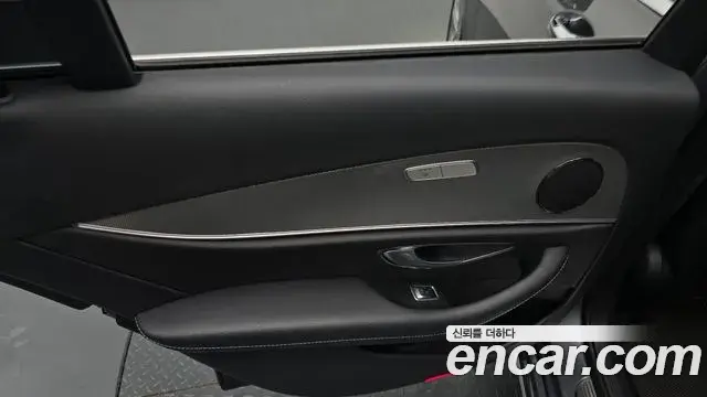 Mercedes-Benz E-Class 2018 — Photo 25/32