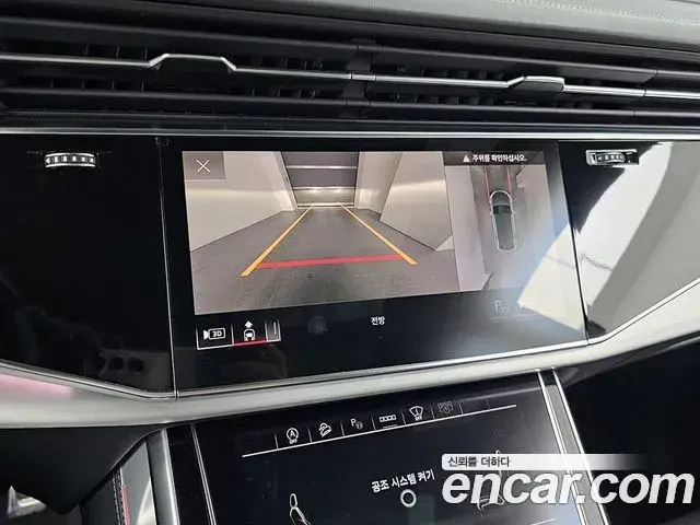 Audi Q8 2023 — Photo 7/20
