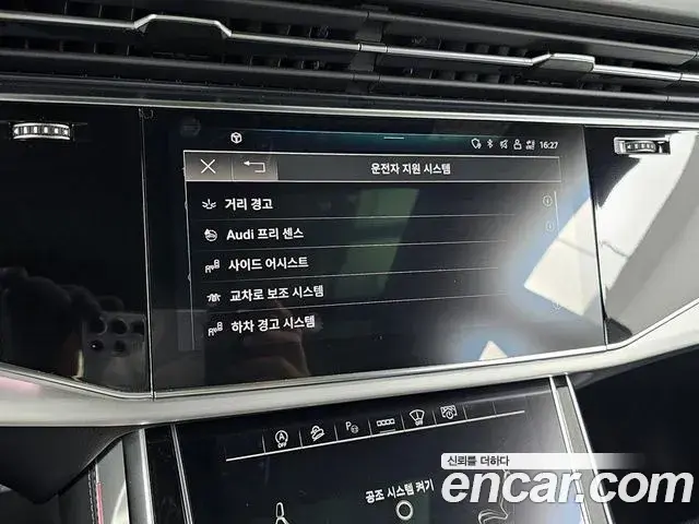 Audi Q8 2023 — Photo 12/20